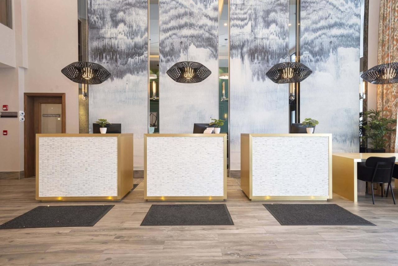 Sandman Signature Hotel