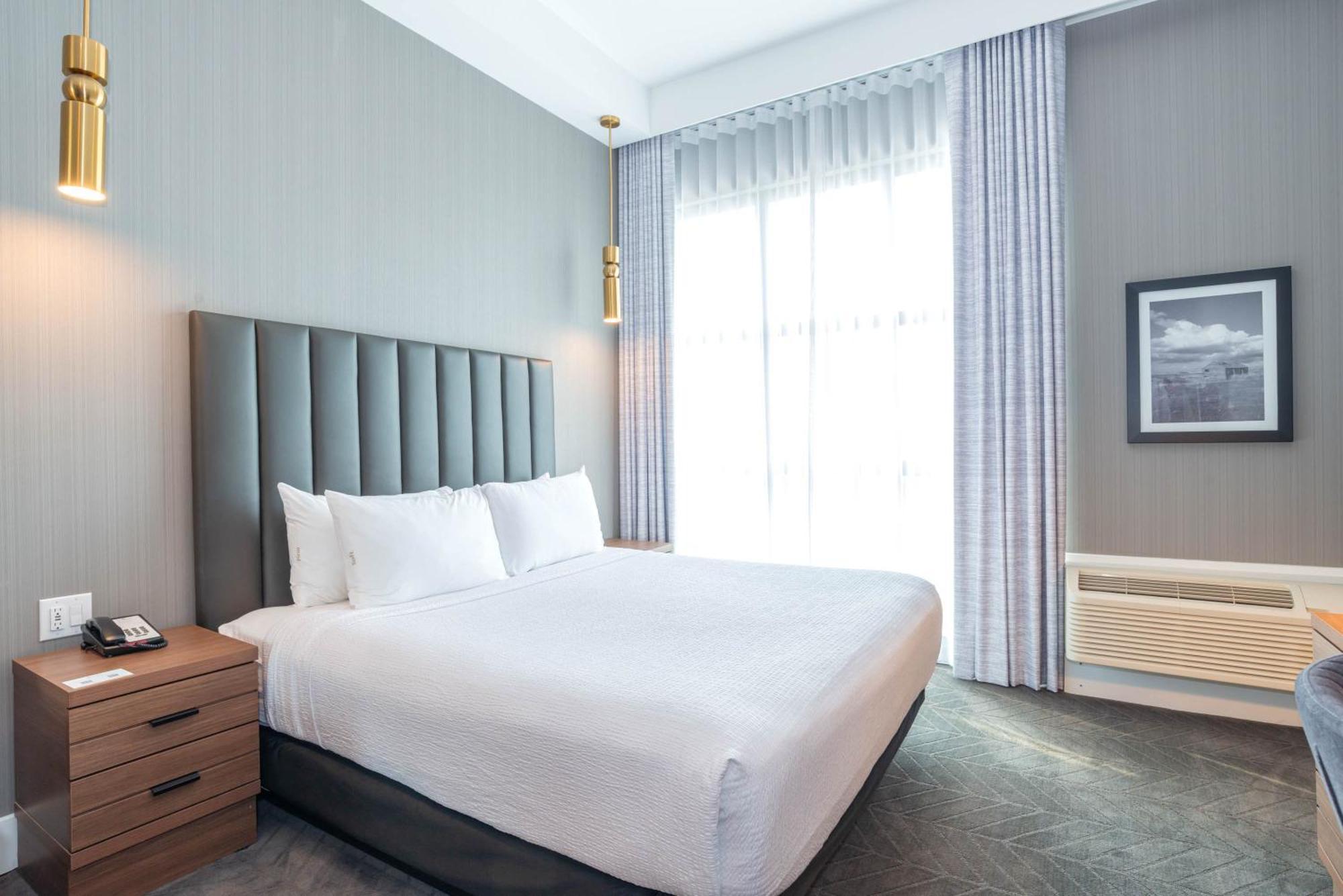 Sandman Signature Hotel